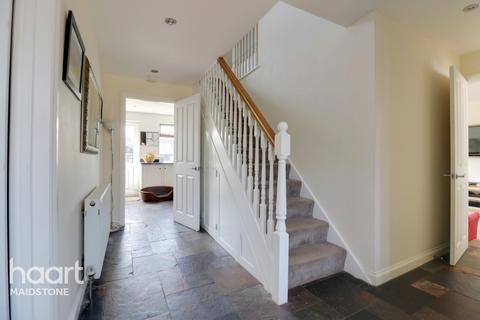 9 Beacon Road, Lenham, Maidstone, ME17 2HJ