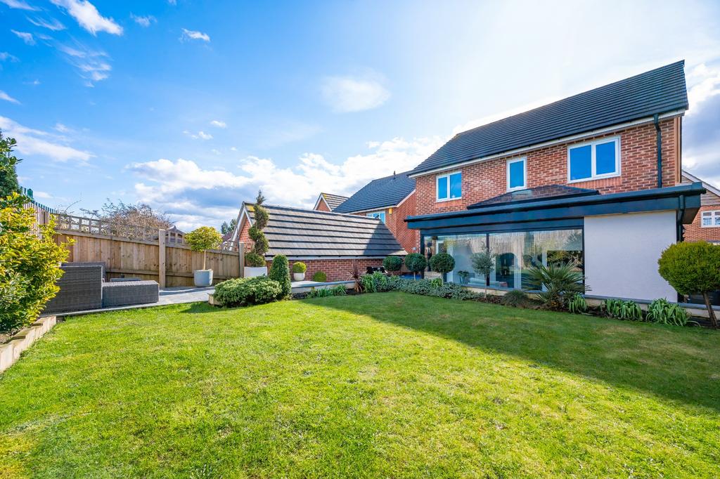 Eton Walk, Wakefield, WF1 4 bed detached house £359,950