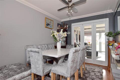 4 Lower Swaines, Epping, CM16 5ER