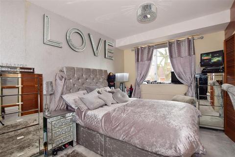 4 Lower Swaines, Epping, CM16 5ER