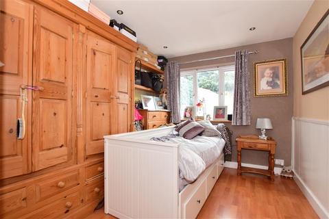 4 Lower Swaines, Epping, CM16 5ER