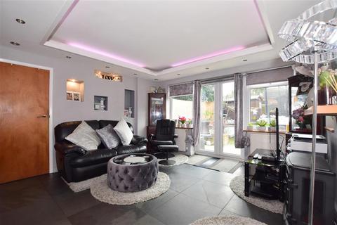 4 Lower Swaines, Epping, CM16 5ER