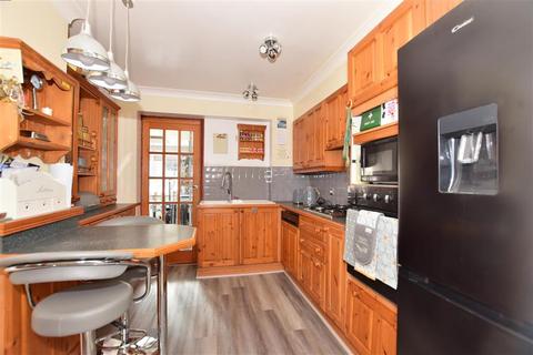 4 Lower Swaines, Epping, CM16 5ER