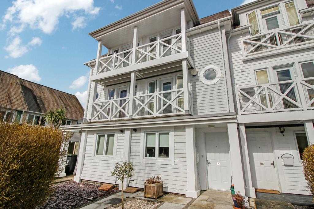 3 / 4 Bedroom Town  for Sale