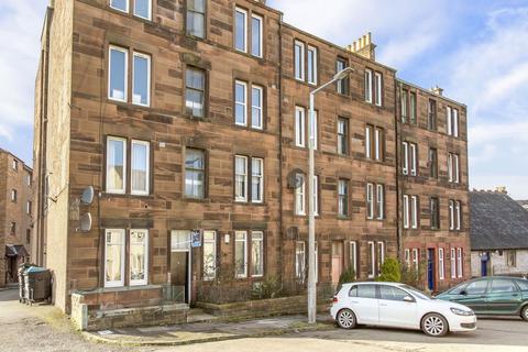6/2 St. Clair Place, Edinburgh, EH6 8JZ