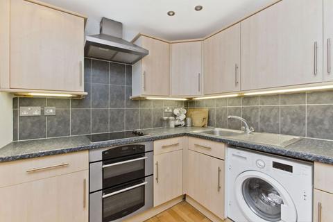 6/2 St. Clair Place, Edinburgh, EH6 8JZ