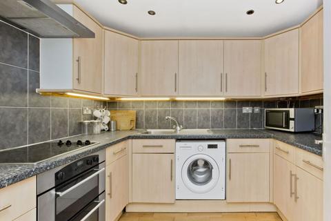 6/2 St. Clair Place, Edinburgh, EH6 8JZ