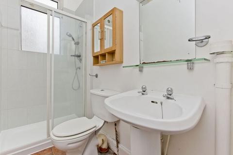 6/2 St. Clair Place, Edinburgh, EH6 8JZ