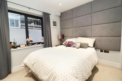 1 bedroom flat to rent, Magna West, West Byfleet, KT14 6FD