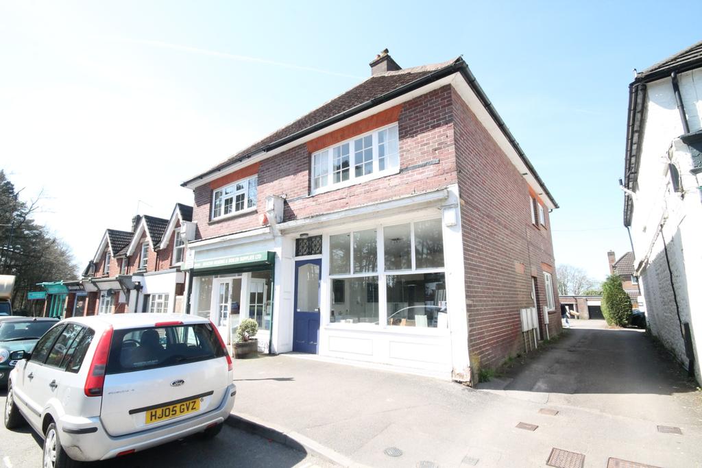 Beacon Hill Road, Hindhead, Surrey Studio £600 pcm (£138 pw)