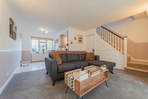 2 Silver Way, Romford, RM7 8EX