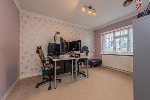 2 Silver Way, Romford, RM7 8EX