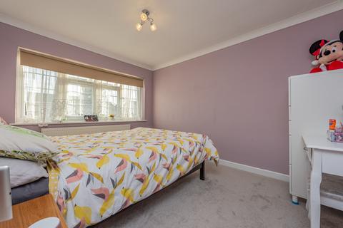 2 Silver Way, Romford, RM7 8EX