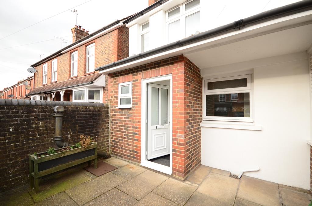 Swindon Road Horsham RH12 2 bed apartment £825 pcm (£190 pw)