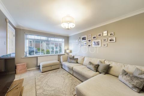 19 Bruce Road, Bishopton, PA7 5EY