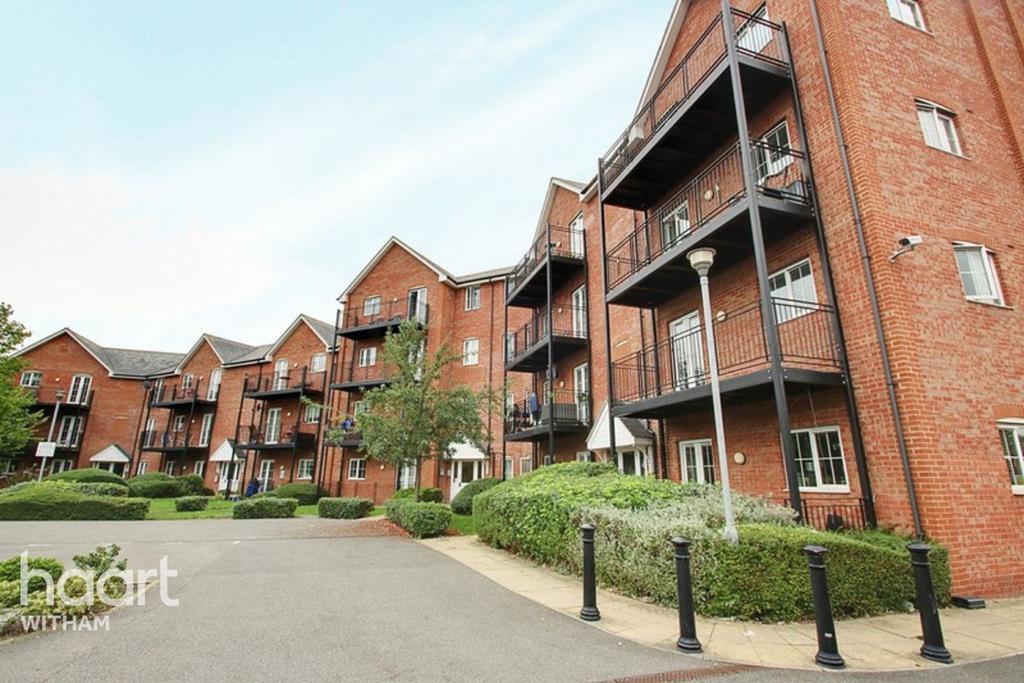Braintree Road, Witham 2 bed apartment £160,000