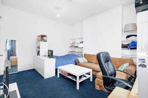 Studio to rent, Holland Road, West Kensington, London W14