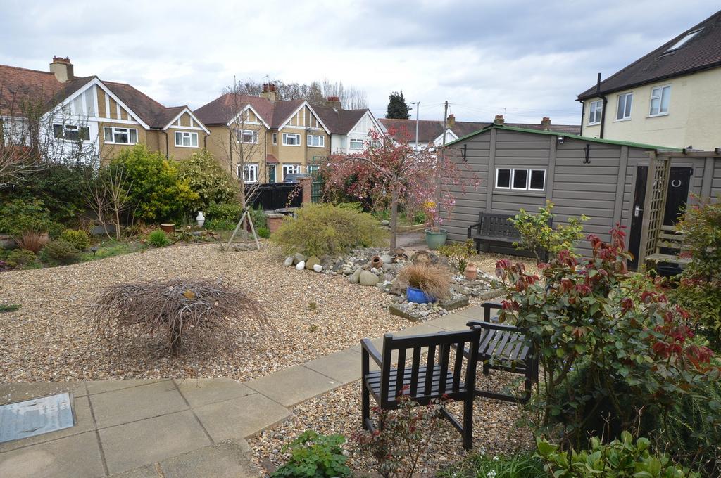 Church Lane, Chessington, Surrey. KT9 2DN 3 bed end of terrace house £1,550 pcm (£358 pw)