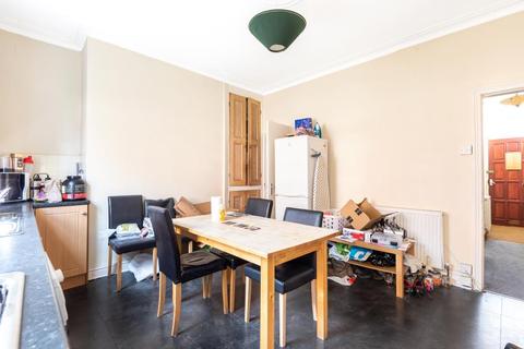 25 Bentley Grove, Leeds, LS6 4AT