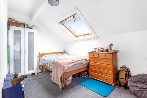 25 Bentley Grove, Leeds, LS6 4AT