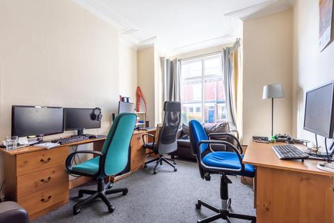 25 Bentley Grove, Leeds, LS6 4AT