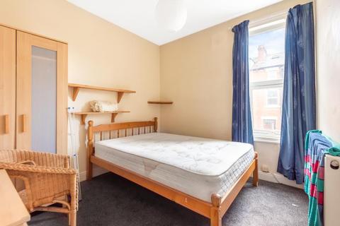 25 Bentley Grove, Leeds, LS6 4AT