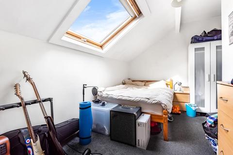 25 Bentley Grove, Leeds, LS6 4AT
