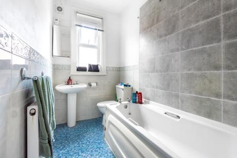 25 Bentley Grove, Leeds, LS6 4AT