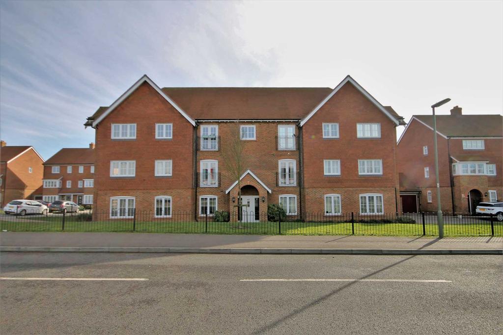 Preston Manor Road, Tadworth 2 bed apartment £1,350 pcm (£312 pw)