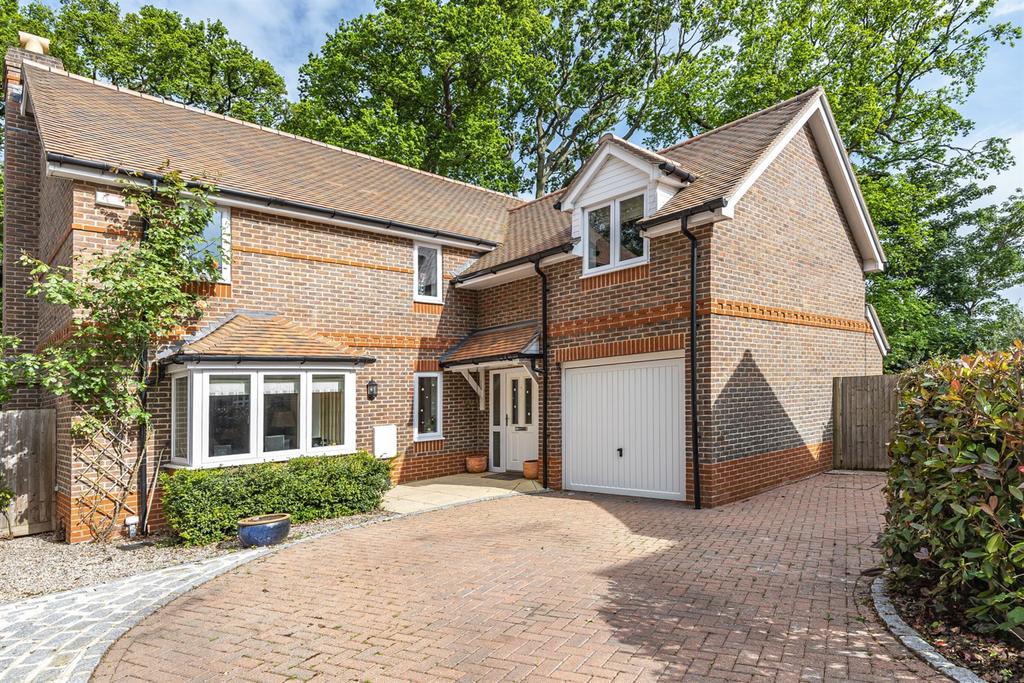 Wildwood Close, Woodley, Reading, RG5 4 bed detached house - £860,000