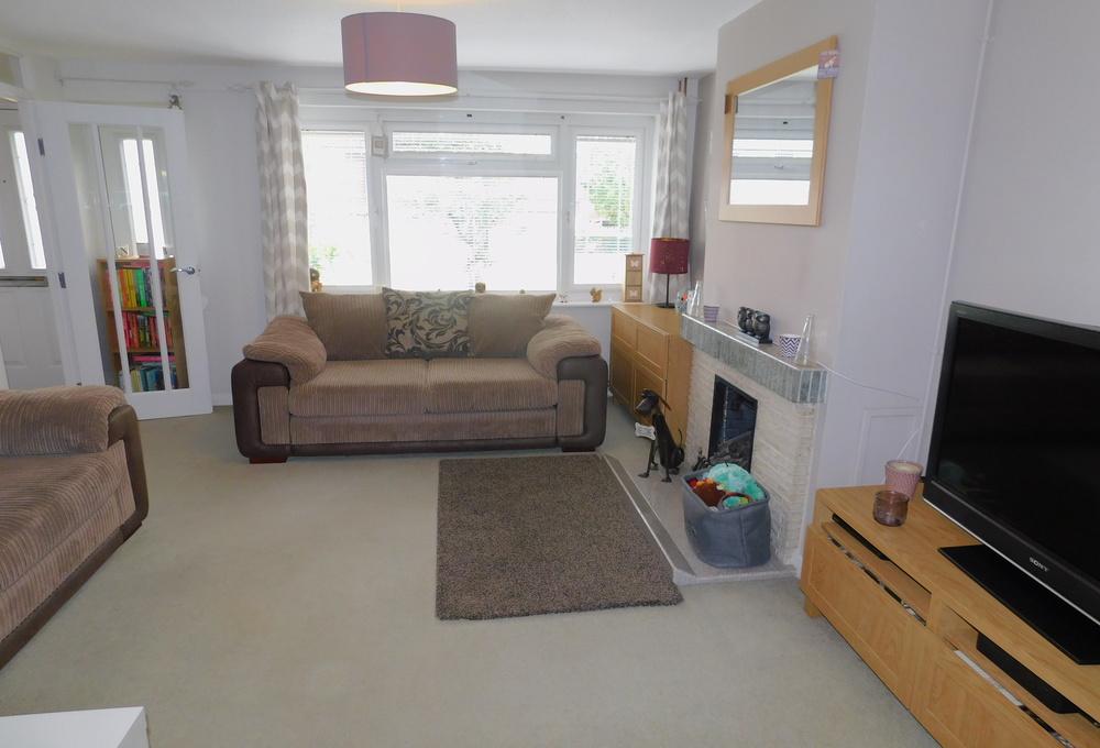 Refurbished 3 Bed Woodgreen Walk, Calmore, Totton SO40 3 bed terraced