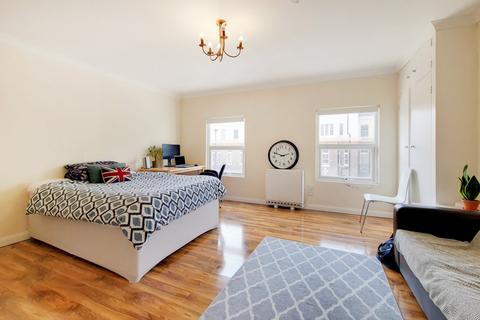 Studio to rent, Lisson Grove, London
