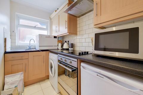 Studio to rent, Lisson Grove, London