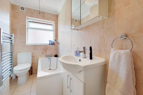 Studio to rent, Lisson Grove, London