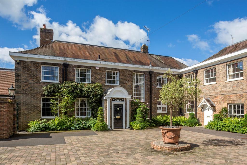 School Road, Windlesham, GU20 5 bed detached house £4,500,000