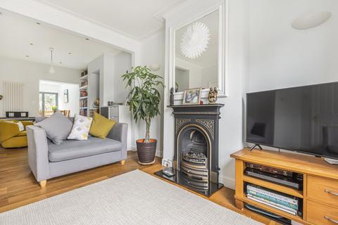 6 Grove Place, London, W3 6AS