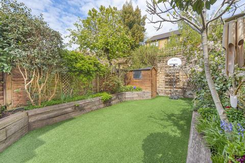 6 Grove Place, London, W3 6AS