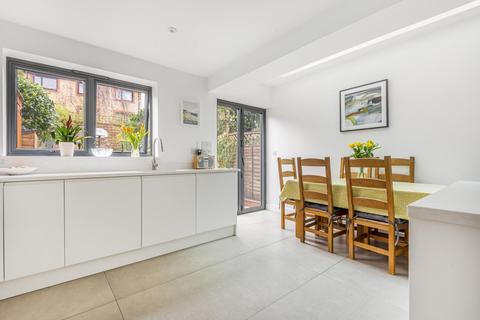 6 Grove Place, London, W3 6AS