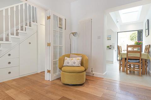 6 Grove Place, London, W3 6AS