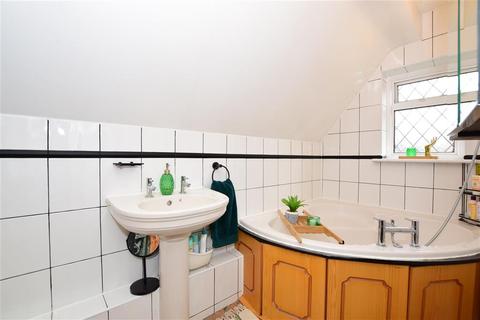 69 Bridgecote Lane, Basildon, SS15 4BW