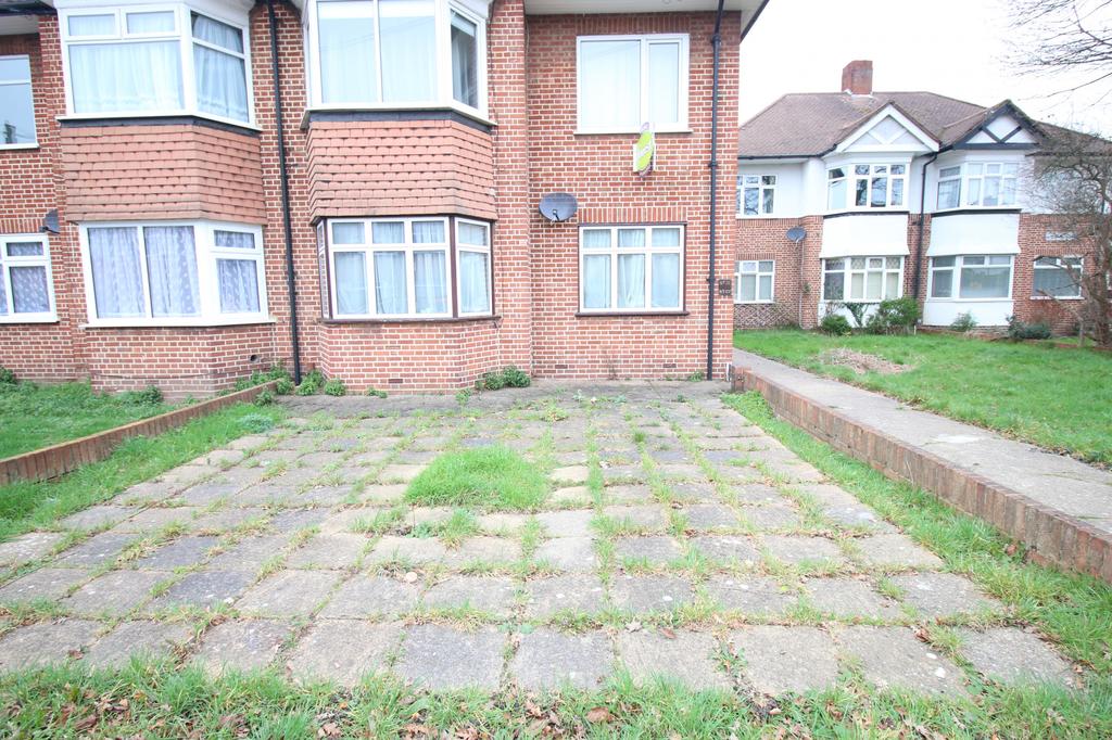 Amesbury Road, FELTHAM, Greater London, TW13 2 bed terraced house £
