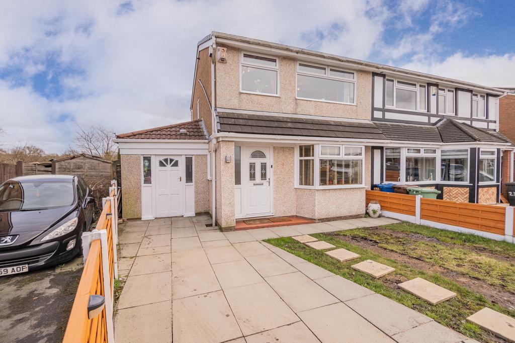 Parkfields, Abram, Wigan, WN2 3 bed semidetached house £154,000