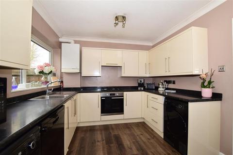 93 Manor Forstal, New Ash Green, Longfield, DA3 8JQ