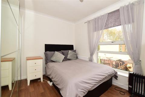 93 Manor Forstal, New Ash Green, Longfield, DA3 8JQ