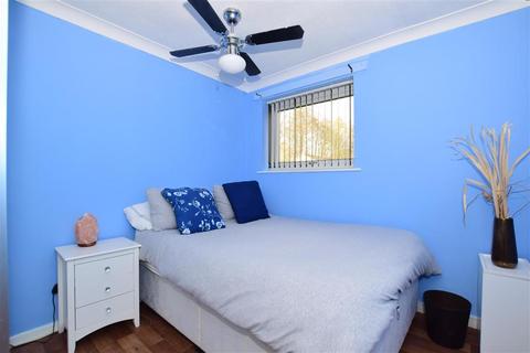 93 Manor Forstal, New Ash Green, Longfield, DA3 8JQ