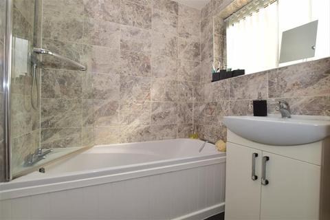 93 Manor Forstal, New Ash Green, Longfield, DA3 8JQ