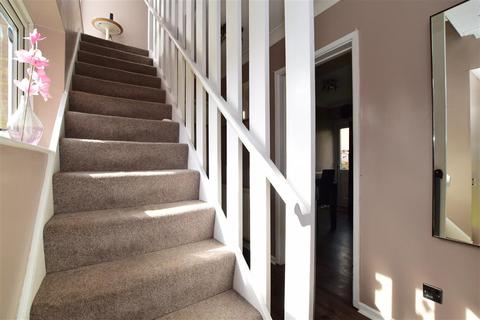 93 Manor Forstal, New Ash Green, Longfield, DA3 8JQ