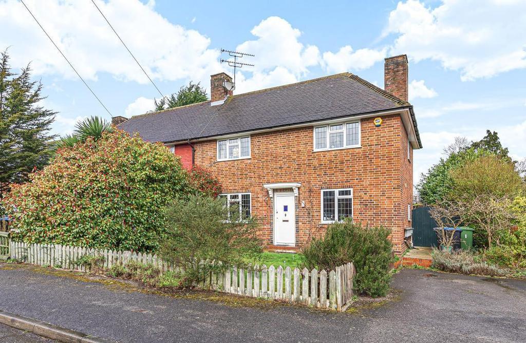 Tringham Close, Ottershaw, KT16 3 bed semidetached house £450,000