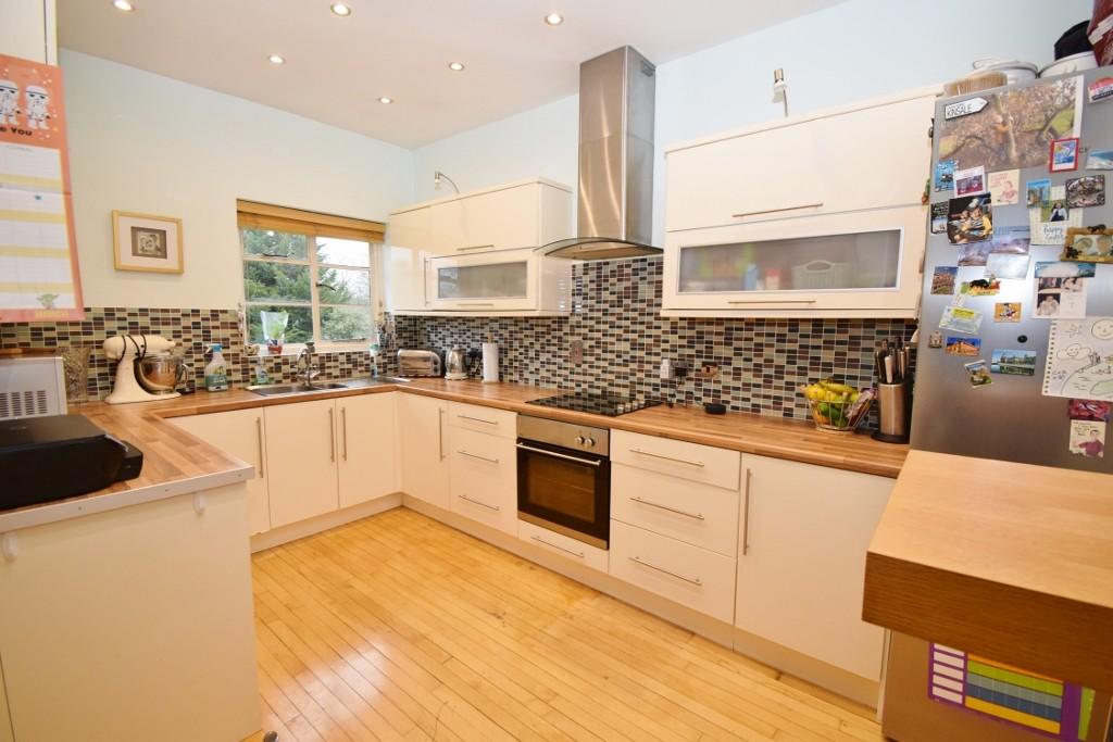 Pinner Court, Pinner 2 bed apartment - £375,000
