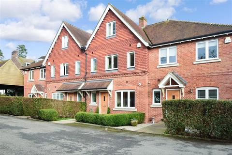 8 Pilgrim Mews, Reigate, RH2 8AH